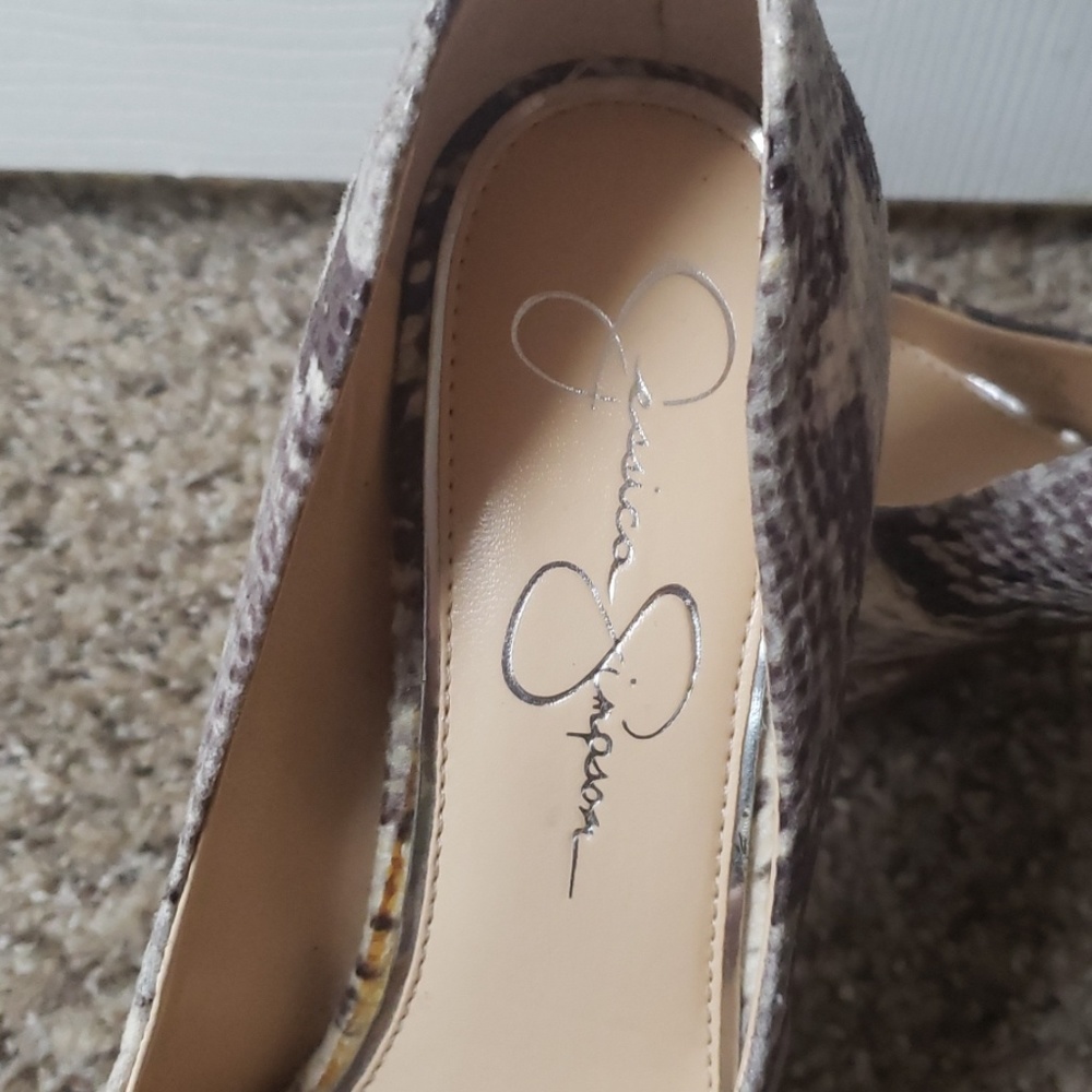 Shoes - Picture 5 of 9